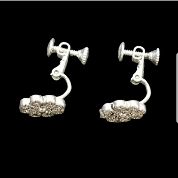 NAPIER VINTAGE SILVERTONED SCREW BACK/CLIP ON EARRINGS - Picture 3 of 3